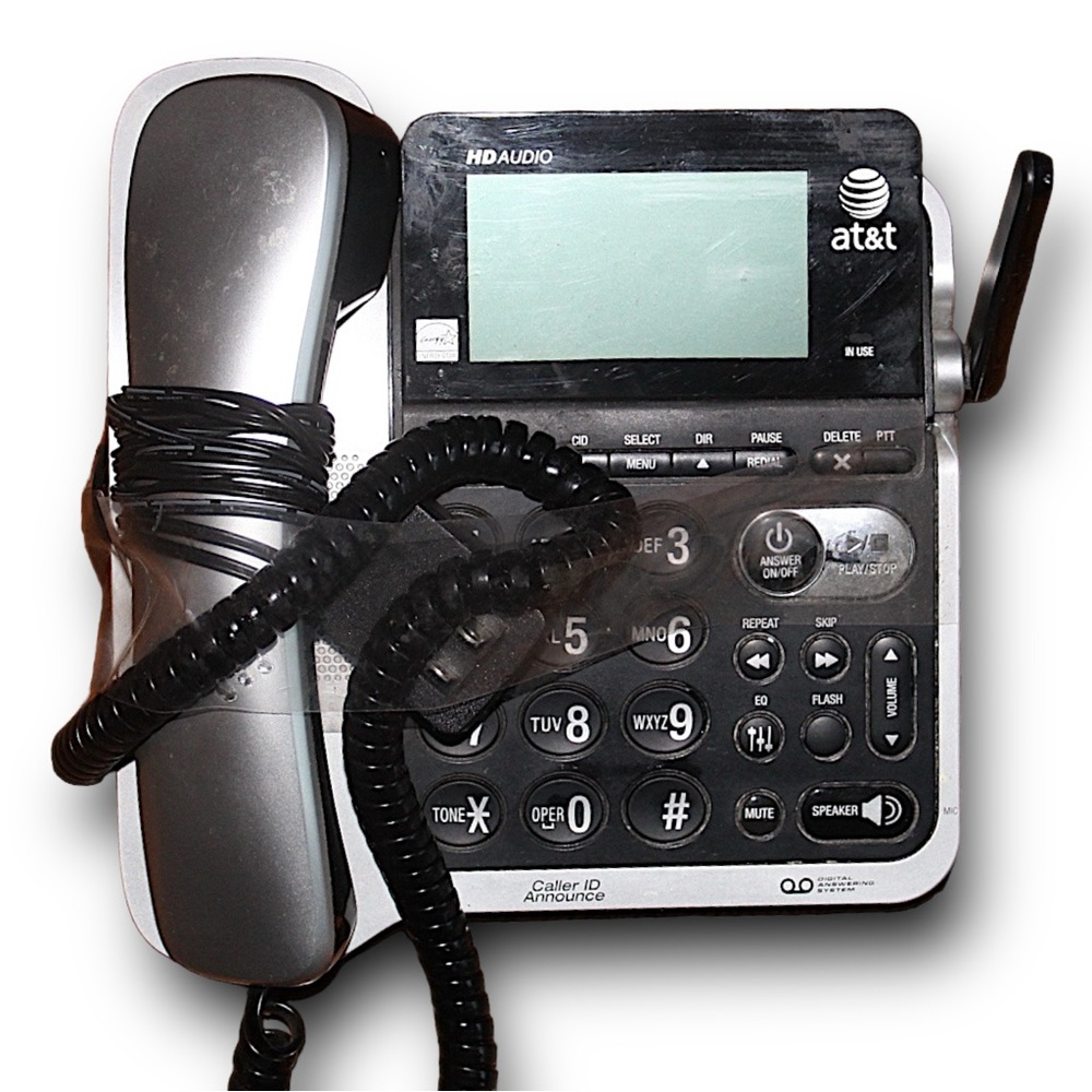 AT&T CL84102 CORDED/CORDLESS ANSWERING SYSTEM WITH DIAL-IN-BASE SPEAKERPHONE